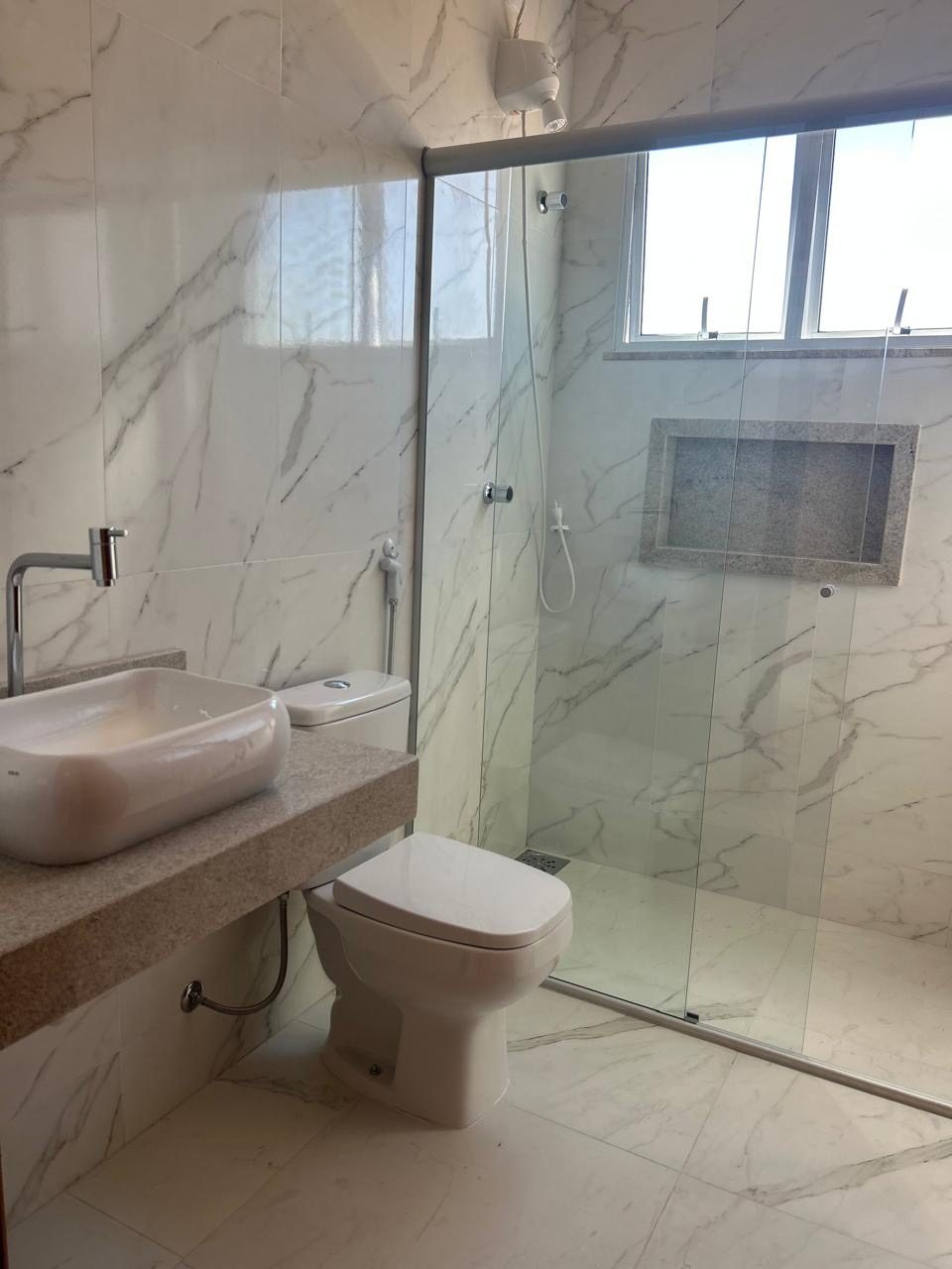 Sala com parede de revestimento decorado — JVA Construtora e Incorporadora
