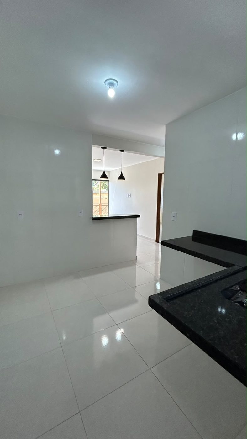 Cozinha com bancada em granito e porcelanato — JVA Construtora e Incorporadora