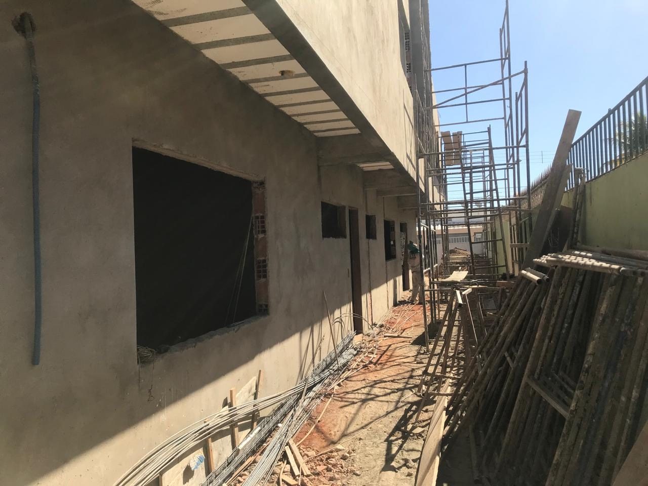 Caixilhos e estrutura em execução — JVA Construtora e Incorporadora